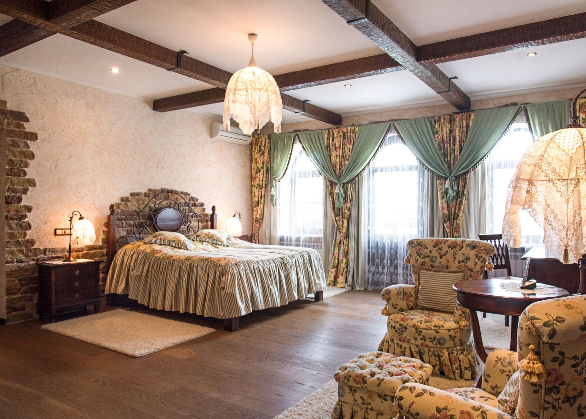 Крестовая с кухней